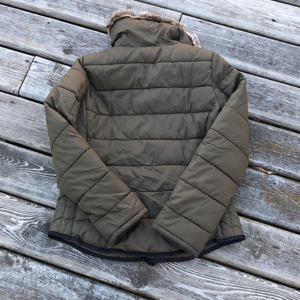 Old Navy Puffer Jacket - Picture 6 of 8